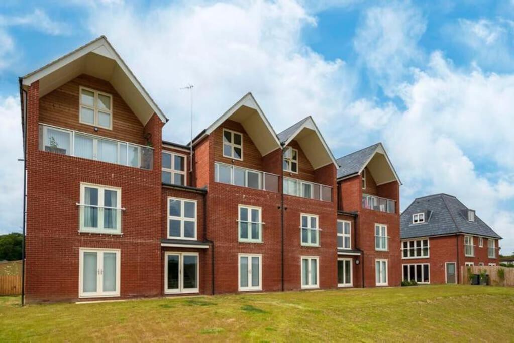 Riverside Haven In Woodbridge Bagian luar foto
